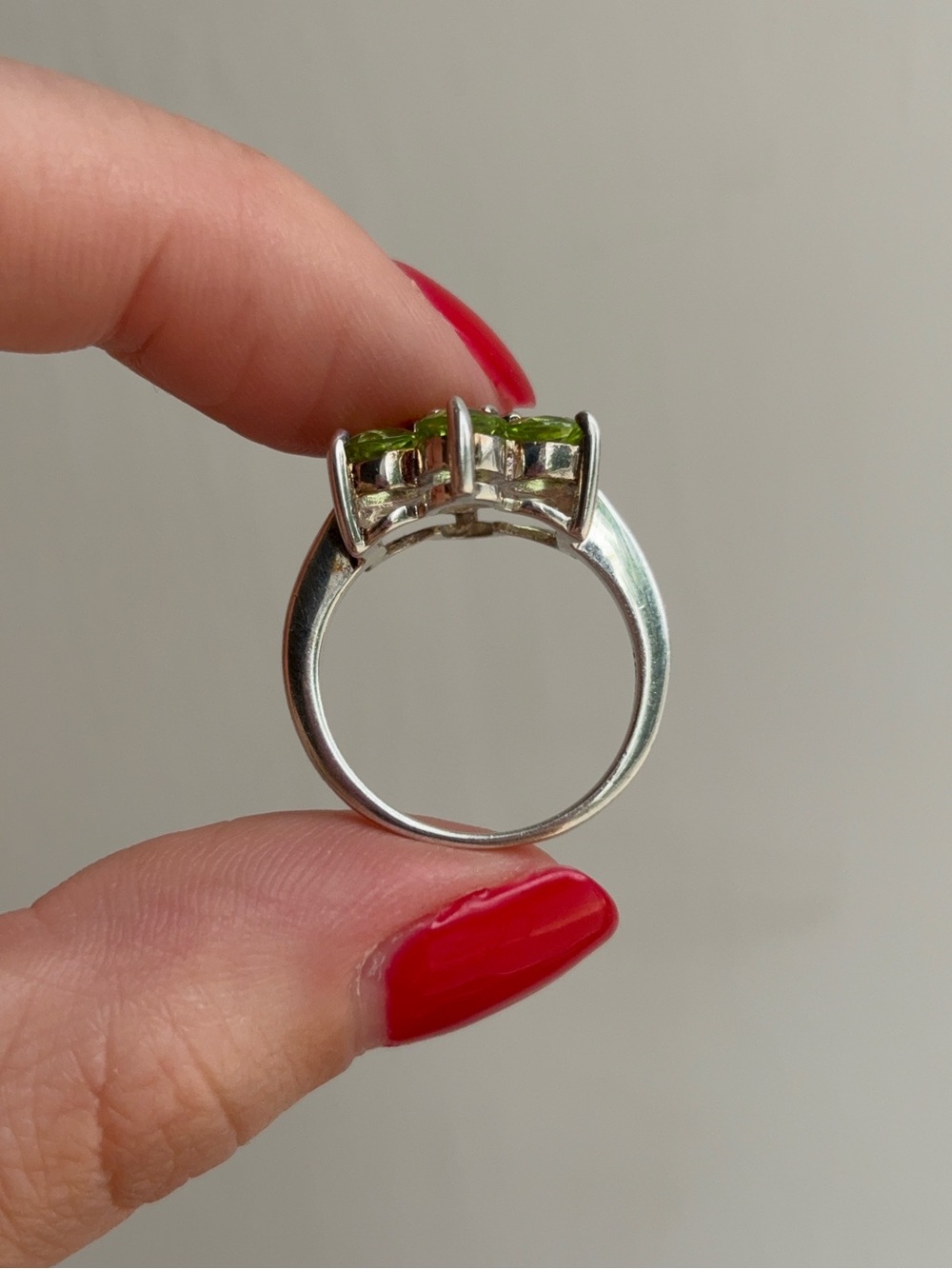 Sterling Silver Genuine Peridot Gemstone Green Flower Cluster Cocktail Ring - Picture 6 of 9